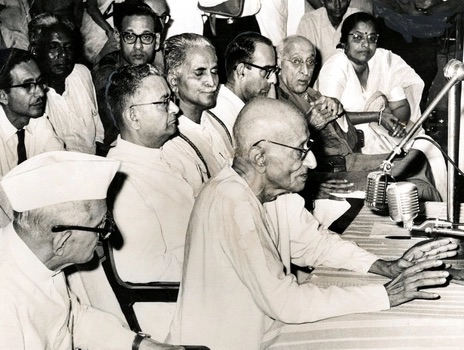 Swatantra Party founder-members C Rajagopalachari and K M Munshi (right) during a party meeting at Sundarabai hall in Bombay on March 15, 1962.